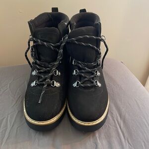 Fleece lined winter boots size 7.5 women’s *never worn & smoke free home*